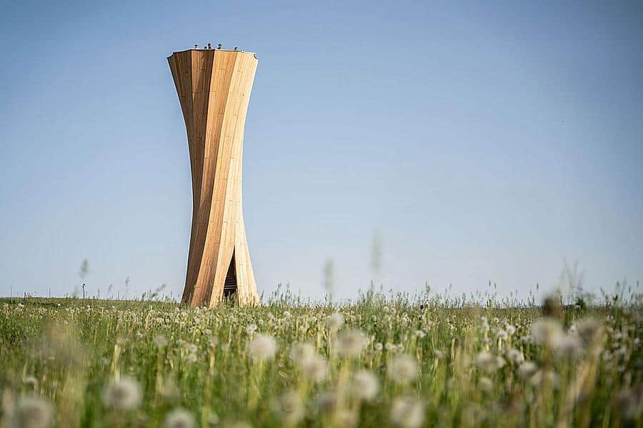 La Wangen Tower élève les sommets de la construction en bois